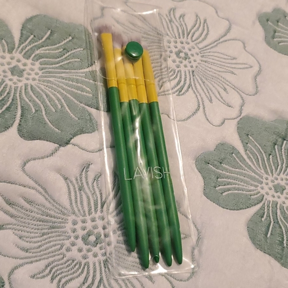 Lavish Essential Eye Collection - Picture 2 of 3